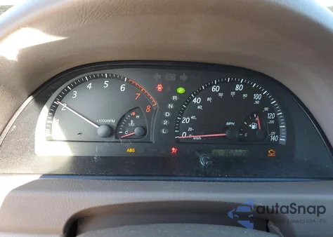 2004 Toyota Camry Le z USA, uszkodzony, nr VIN 4T1BE32K74U860790